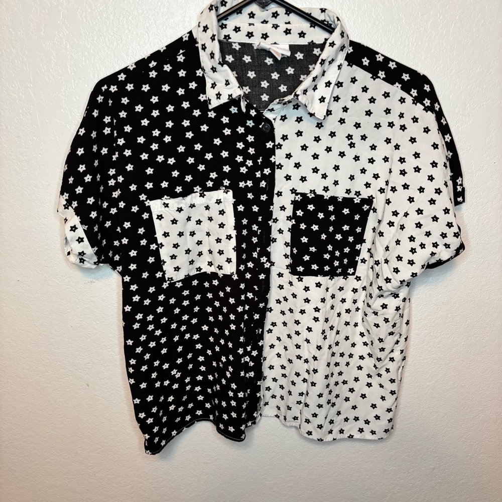 Women’s Black and White Star Pattern Button up Shirt XS